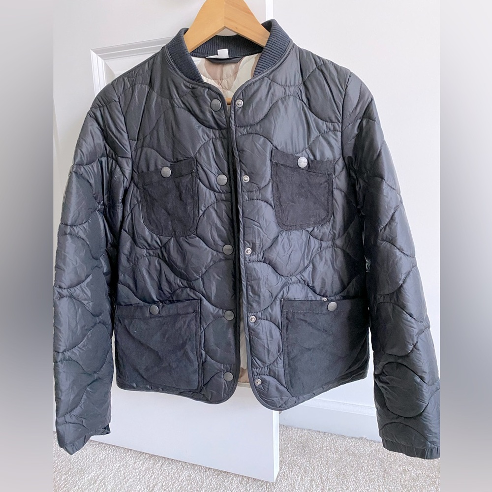 LLBean woman’s black signature stowaway puffer jacket . Size XXS